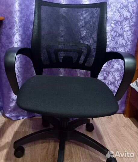Офисное кресло новое в коробке