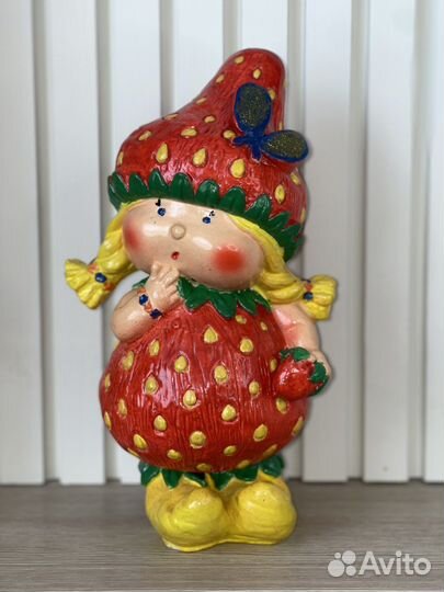 Фигурка садовая ягодка клубничка для дачи и сада