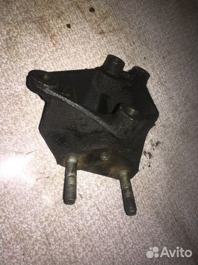 Кронштейн двигателя правый Solaris Ceed Cerato Rio