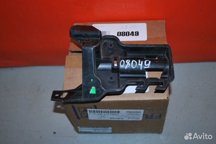 Кронштейн форсунки омывателя Renault Fluence