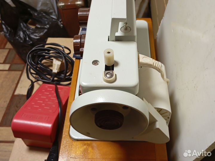 Швейная машинка чайка 143 а