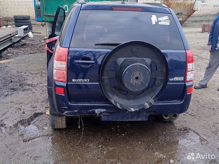 В разборе Suzuki Grand Vitara 2.0