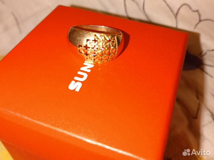 Золотое кольцо женское 585 бу