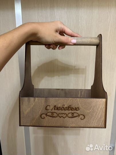 Деревянная коробка с ручкой