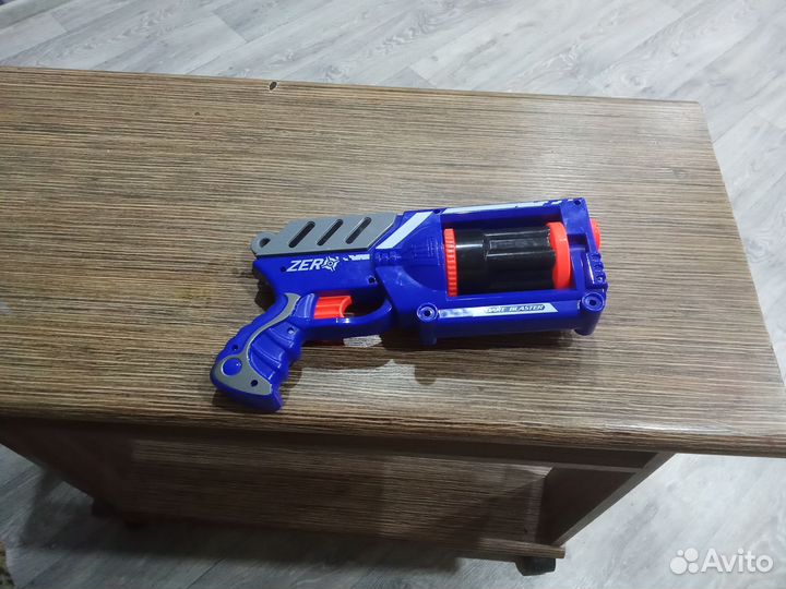 Игрушечный пистолет без пулек