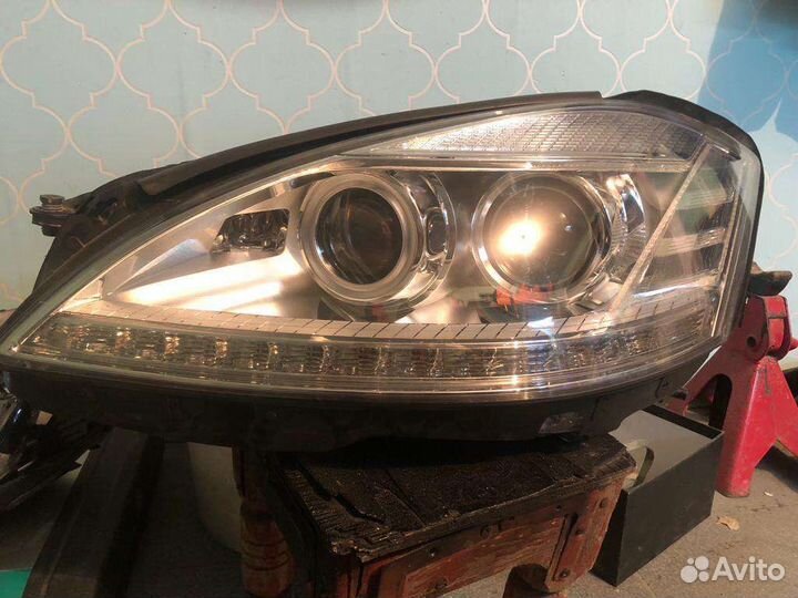 Фары 221рейстайлинг,левая от 2010г