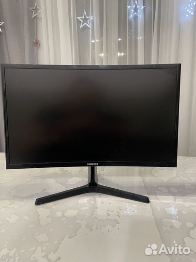 Монитор samsung изогнутый