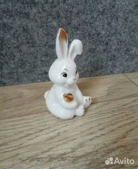 Фарфоровая статуэтка, зайка