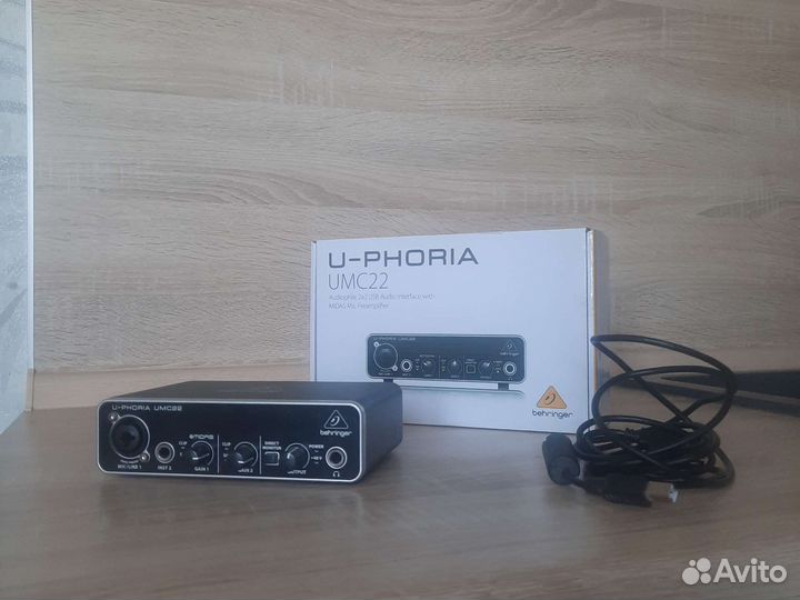 Звуковая карта Behringer UMC22