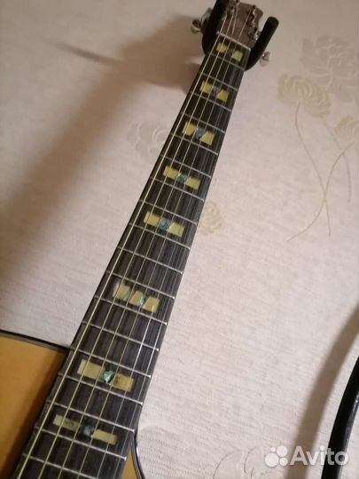 Акустическая гитара