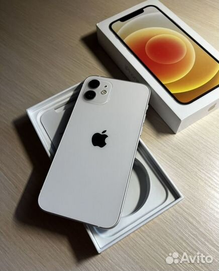 iPhone 12, 64 ГБ