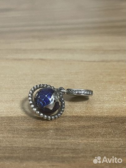 Pandora шарм глобус