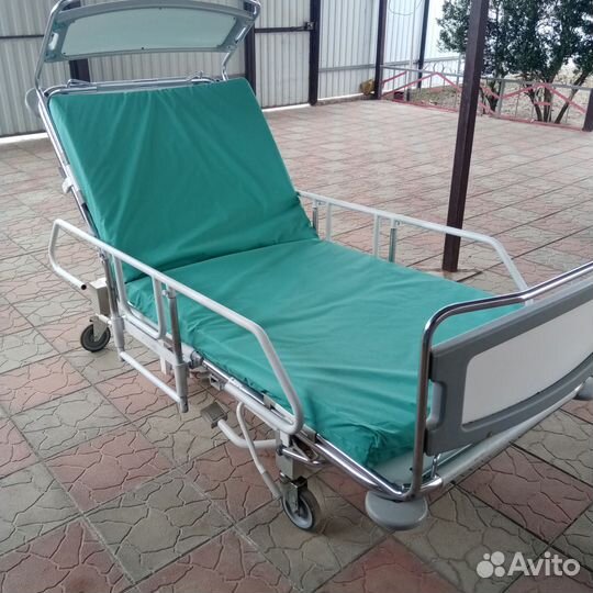 Кровать для лежачих больных с гедравликой