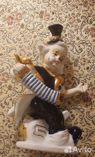 Коллекция статуэток клоунов из фарфора