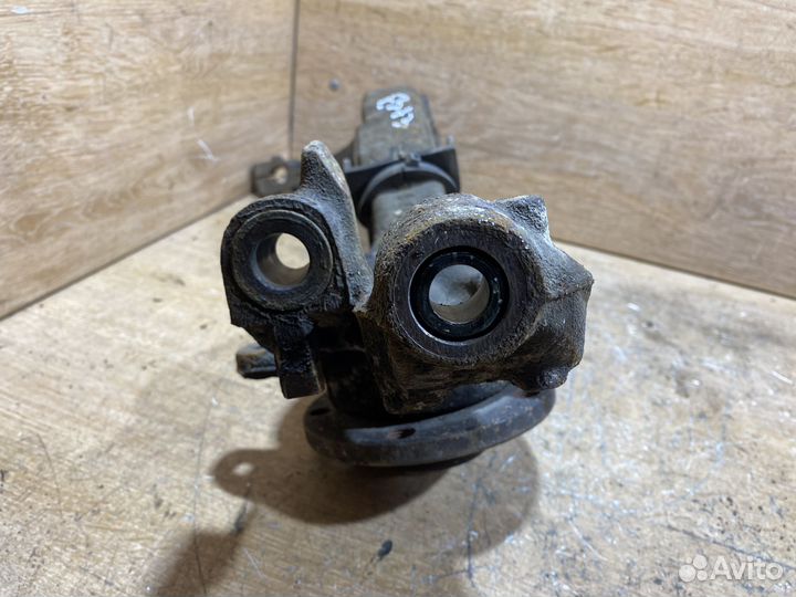 Поворотный кулак передний левый VW Passat B5 + X88