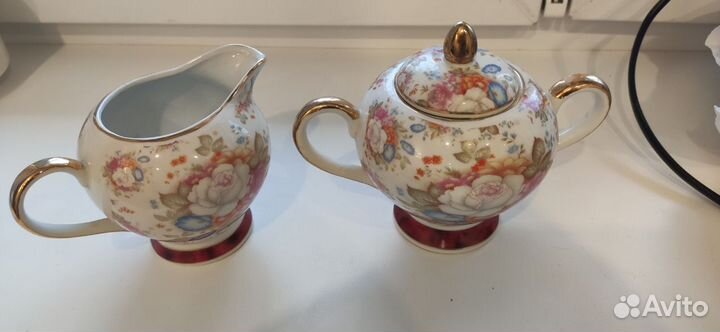 Сахарница и молочник