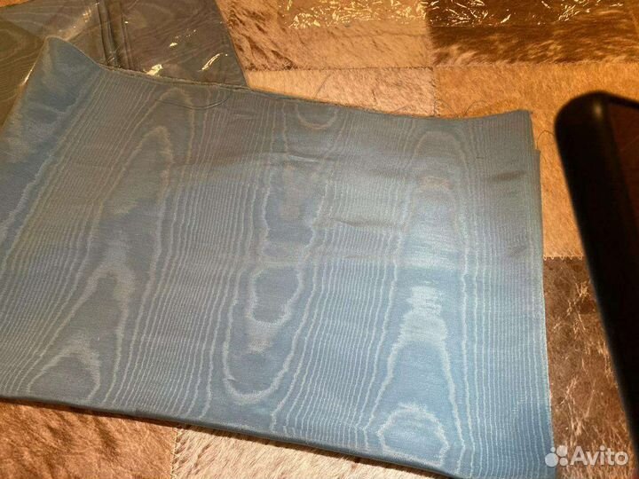 Голубая муаровая ткань (муар)