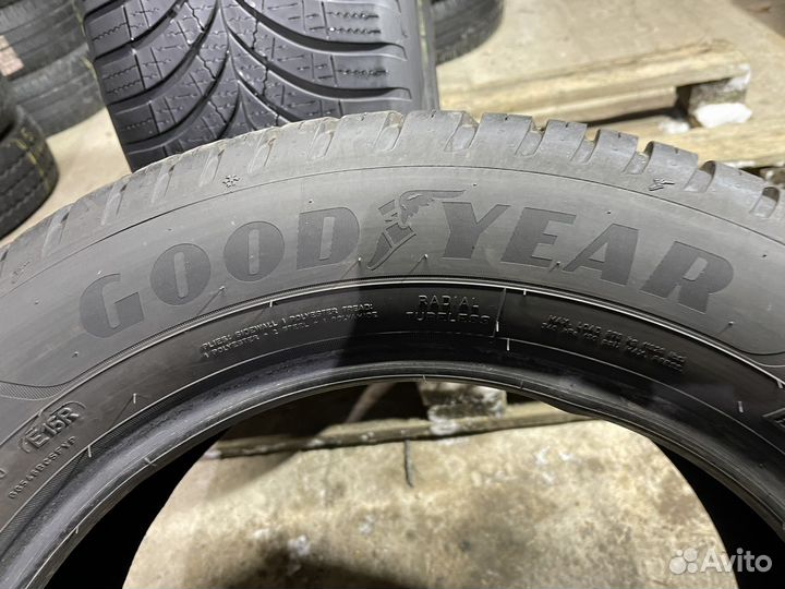 Goodyear Vector 4Seasons Gen-3 235/55 R17