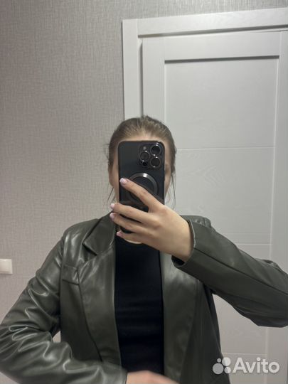 Пиджак из эко кожи