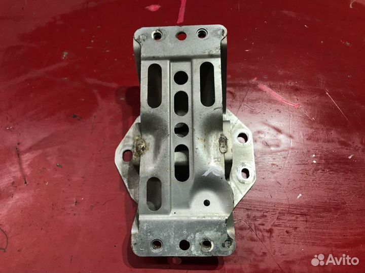 Кронштейн усилителя бампера задний правый Toyota