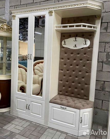 Своя фабрика, прихожая