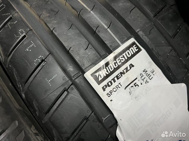 Bridgestone Potenza Sport 245/35 R20 и 275/30 R20 97Y