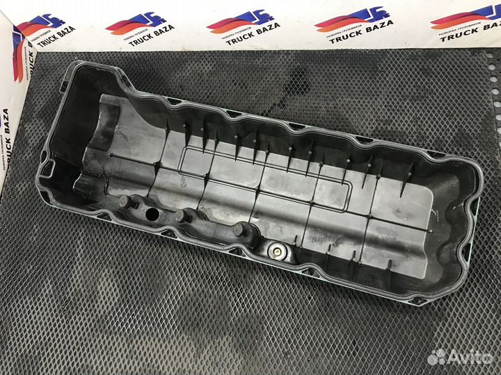 Крышка головки блока клапанная Volvo FM