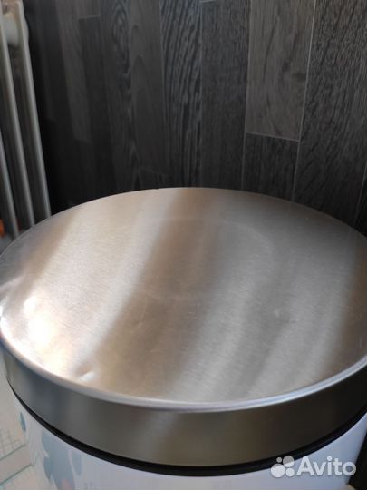 Мусорное ведро с педалью