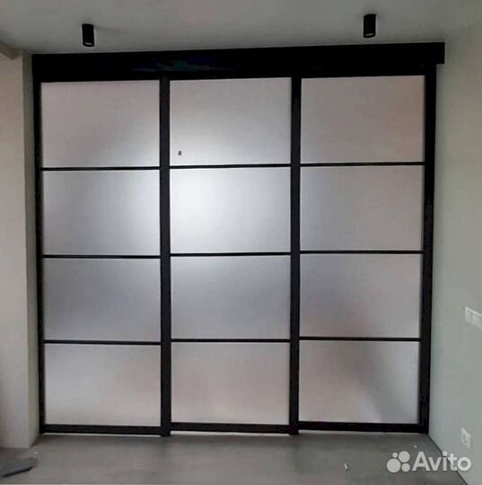 Раздвижная перегородка с матовым стеклом