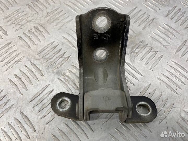 Б/У петля двери передний правый Kia Rio 3 UB D4FC