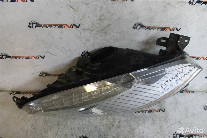 Фара правая Ситроен С4 Пикассо