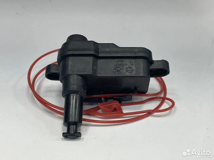 VAG 4L0862153D Замок лючка бензобака Audi