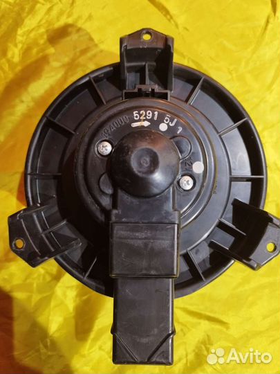 Моторчик печки на Toyota Land Cruiser Prado 120