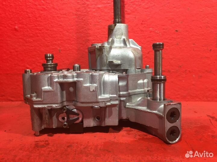 Блок клапанов с масляным насосом Audi A4 BFB (Б/У)