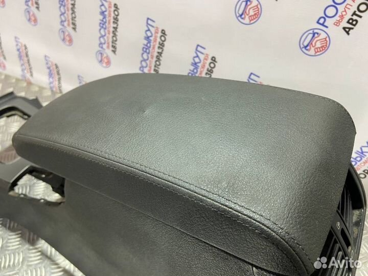 Подлокотник Peugeot 407