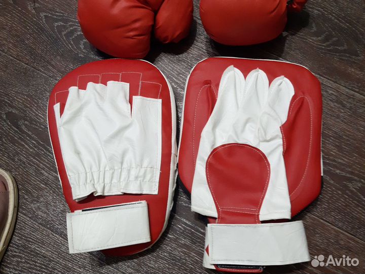 Боксерские перчатки
