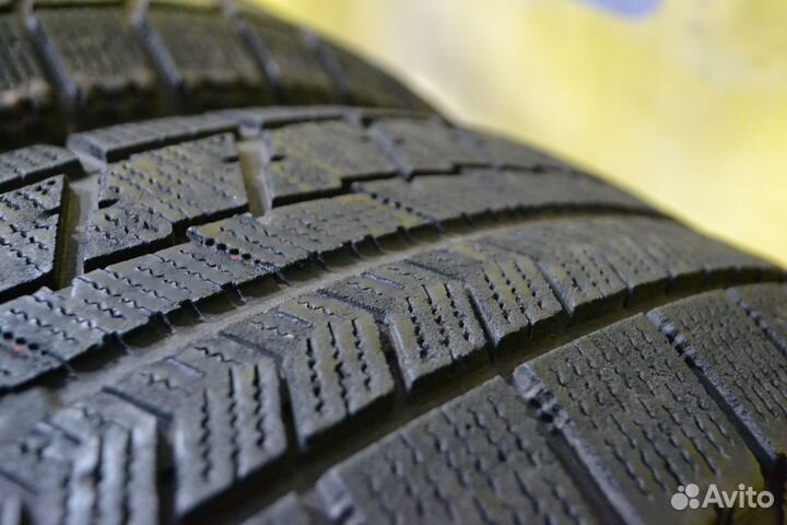 Bridgestone Blizzak VRX 215/65 R16