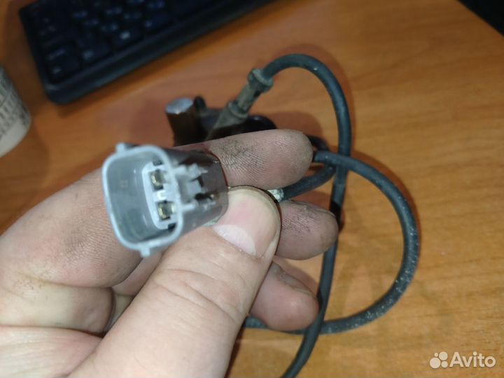 Mazda Premacy датчик абс передний правый