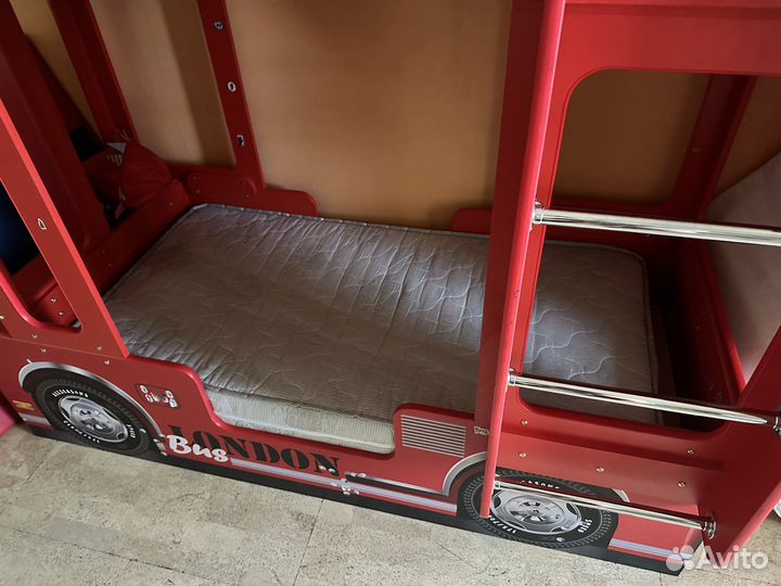 Двухъярусная кровать автобус