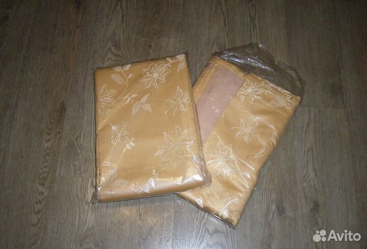 Новые шторы 2 шт 145х280 на тесьме, цвет золотой