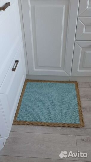 Коврик вязаный