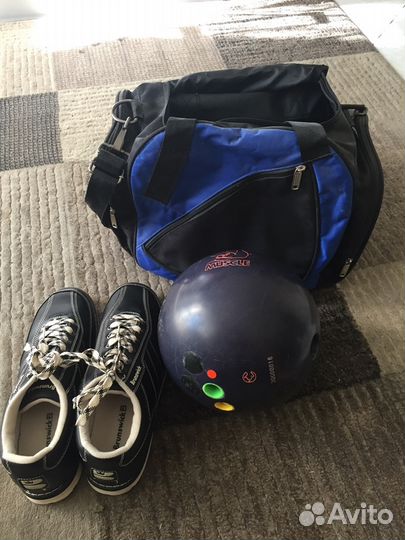 Шар и туфли для боулинга