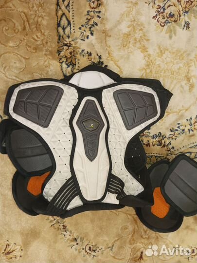 Нагрудник CCM