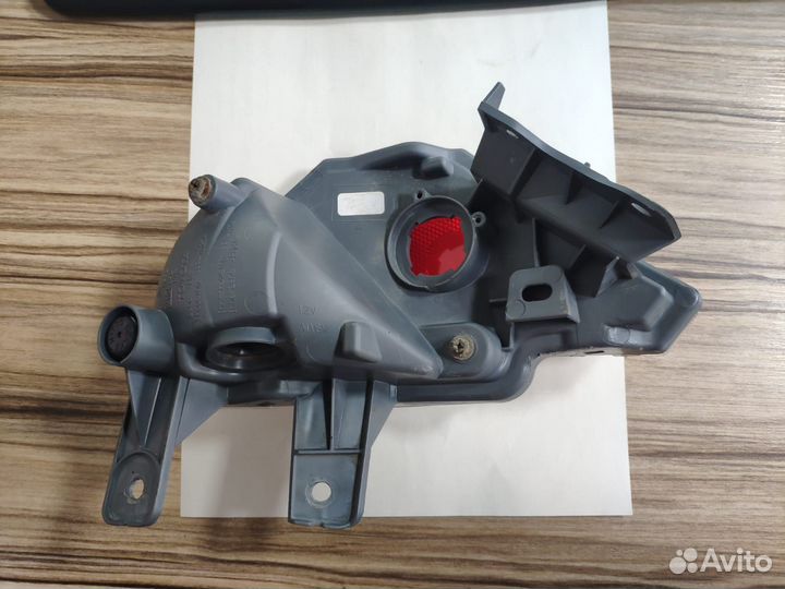 Задний противотуманный фонарь Toyota Rav4