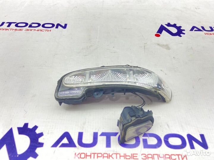 Повторитель поворота левый Mercedes E W211