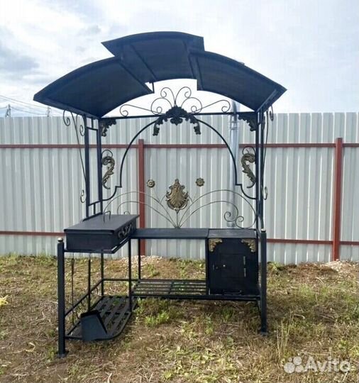 Мангал с крышей