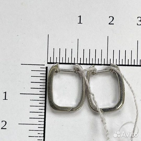 Золотые серьги с бриллиантом