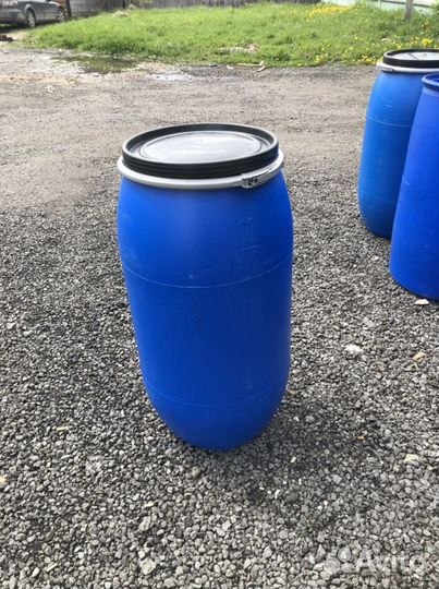 Бочка пластиковая с крышкой б/у 227л