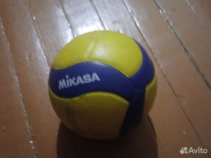Волейбольный мяч