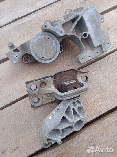 Подушка крепления двигателя Рено Колеос